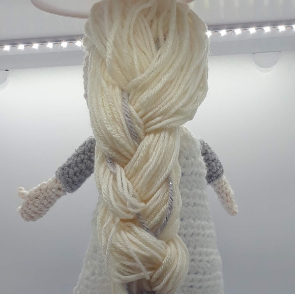 Hand crocheted, Frozen's inspired dolls, Elsa, Anna, and Olaf. Includes  stand, - Picture 6 of 15
